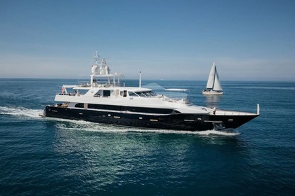 Hire Motor yacht Rossinavi Rossinavi Naples