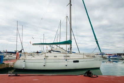 Hire Sailboat Beneteau Oceanis 321 Valencia