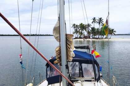 Hire Sailboat Beneteau Mooring San Blas Islands