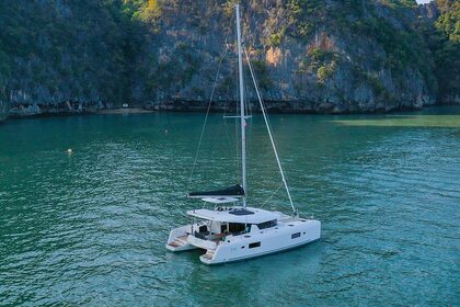 Charter Catamaran  LAGOON 42 MILLENIUM Hyères