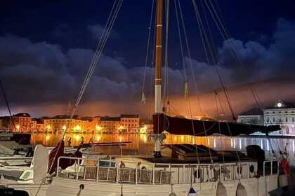 Charter Sailboat Classic boat Leut Stari Grad