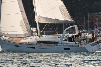 Hire Sailboat Beneteau Oceanis 45 Volos