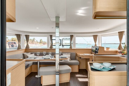 Чартер Катамаран  Lagoon 42 (4 Dbl / 2 singles 12) Лаврион