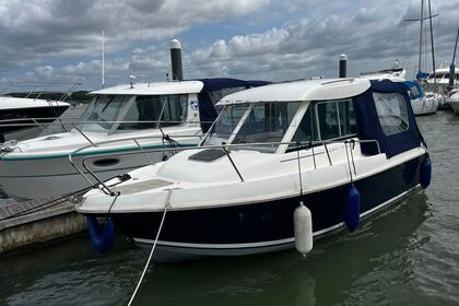 Hire Motorboat Jeanneau Merry fisher 625 Les Sables-d'Olonne