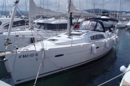 Rental Sailboat Beneteau Oceanis 43 Barcelona