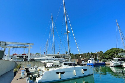 Miete Katamaran Fountaine Pajot Lucia 40 Grimaud
