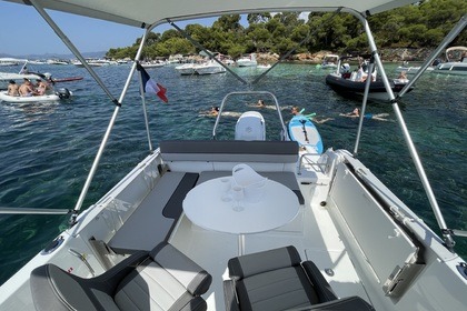 Hire Motorboat Jeanneau Cap Camarat 6.5 / sports tractés Antibes