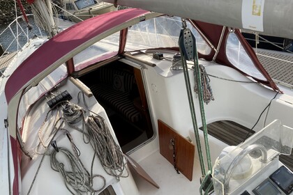 Charter Sailboat Beneteau Oceanis 311 Brouwershaven
