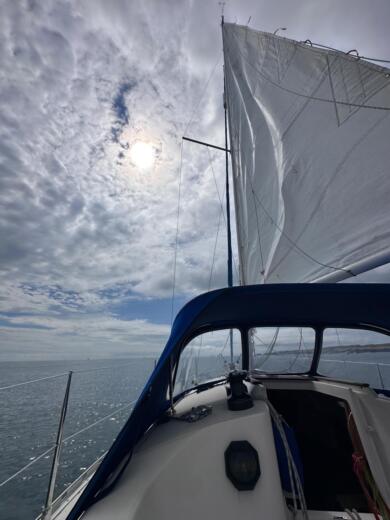 Poole Harbour Sailboat Jeanneau Sun Odyssey 29.2 alt tag text