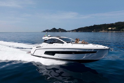 Miete Motoryacht Azimut / Benetti Yachts Azimut Atlantis 45 Marina Lav