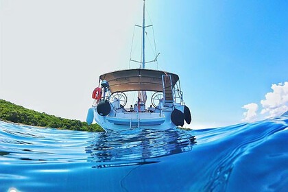 Hire Sailboat  Sun Odyssey 519 Athens