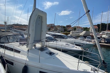 Hyra båt Segelbåt Jeanneau Sun Odyssey 410 - 3 cab. Trogir