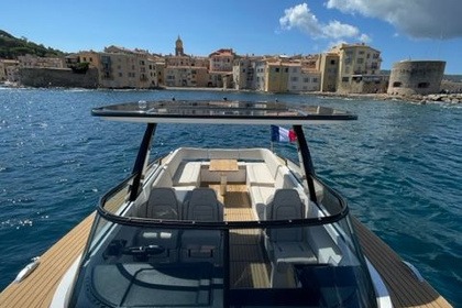 Hire Motorboat X-YACHTS Xp 33 Grimaud