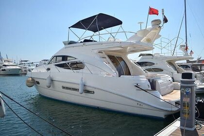Hire Motorboat SEALINE F 425 Saint-Tropez