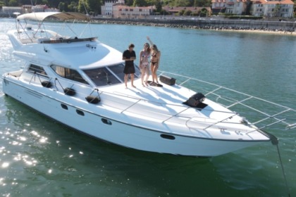 Charter Motorboat Princess 470 Lisbon