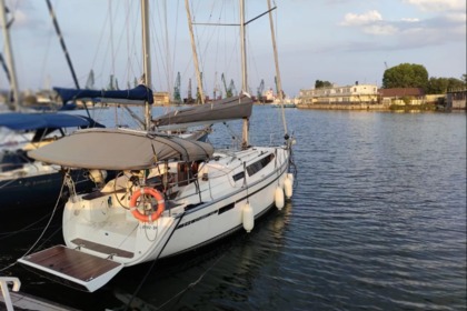 Charter Sailboat Bavaria Cruiser 34 Varna