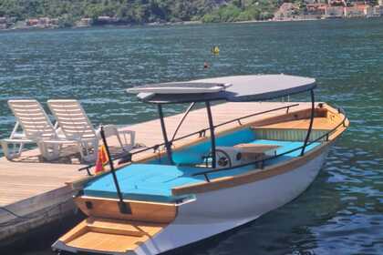 Czarter Łódź motorowa Wooden boat Riva Budva