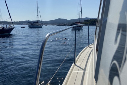 Hire Motorboat Beneteau Antares 800 Embiez