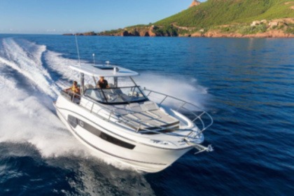 Hire Motorboat Jeanneau Cap Camarat 10.5 Wa Cogolin