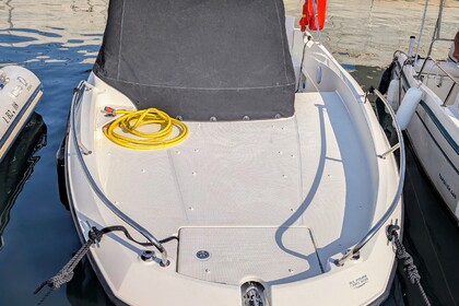 Hire Motorboat Quicksilver Sundeck 605 cruiser Six-Fours-les-Plages