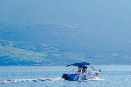 Charter Motorboat Bluline 21 Lumbarda