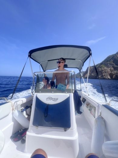 Valencia Motorboat Fabiette nautica services Open 580 alt tag text