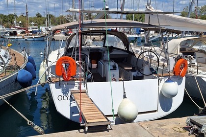 Charter Sailboat Jeanneau Sun Odyssey 440 Skiathos
