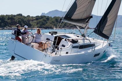 Hire Sailboat Jeanneau Sun odyssey 350 La Rochelle