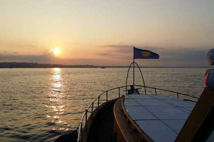 Charter Motorboat Teknisk plastuark hadrup Gozzo d epoca Cefalù