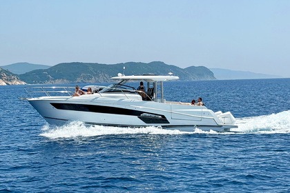 Rental Motorboat Jeanneau Cap Camarat 12.5 Saint-Florent