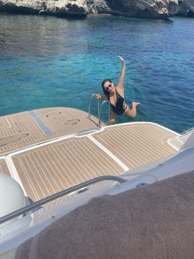 Cala d'Or Motorboat Sea Ray 455 DA alt tag text