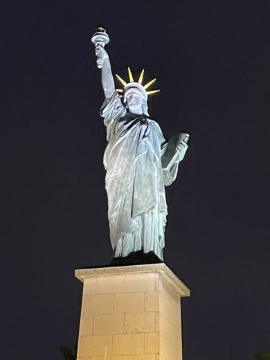 Paris Motorboat Smart craft Pontoon alt tag text