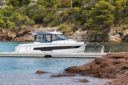 Rental Motorboat Jeanneau Merry Fisher 8.95 offshore Hyères