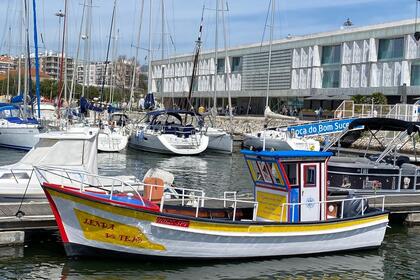 Verhuur Motorboot Antigo Barco de Pesca de Madeira Lissabon