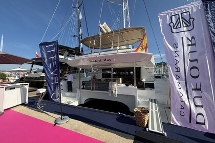 Charter Catamaran Dufour Yachts Dufour 48 Catamaran - 5 + 1 cab. Dénia