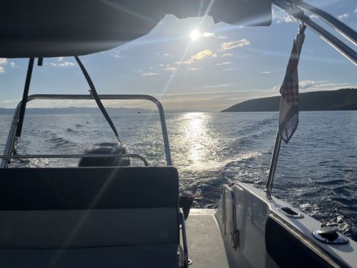 Makarska Motorboat Beneteau Flyer 7.7 Sundeck- luxury alt tag text