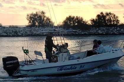 Hyra båt Motorbåt Polyform Triakis 21 Open T top Porto Tolle