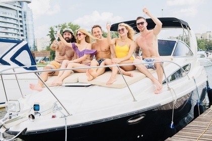 Hire Motorboat Bayliner 285 Nice