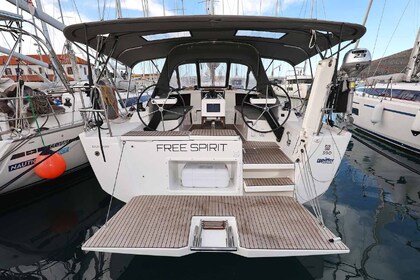 Rental Sailboat Dufour Yachts Dufour 390 Trogir