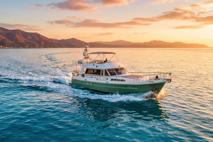 Alquiler Yate a motor Bruce Robert Wave runner Cerdeña