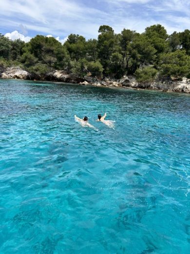 Cannes Motorboat FAIRLINE TARGA 33 alt tag text