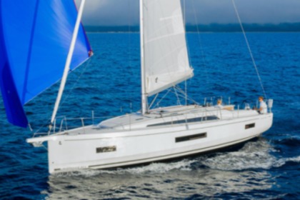 Charter Sailboat Beneteau Oceanis 40.1 La Trinité-sur-Mer