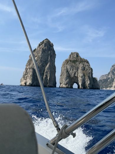 Capri Motorboat Barqa Q20 alt tag text