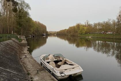 Hire Motorboat SEARAY 180 BOWRIDER Auvers-sur-Oise