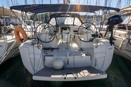 Hire Sailboat JEANNEAU SUN ODYSSEY 469 Saint-Mandrier-sur-Mer