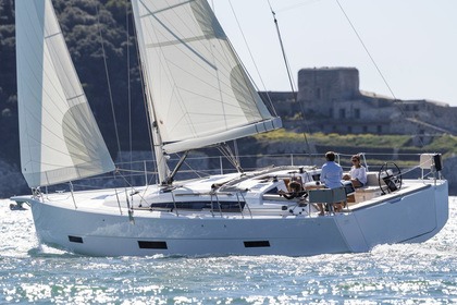 Hire Sailboat  Dufour 430 Lefkada