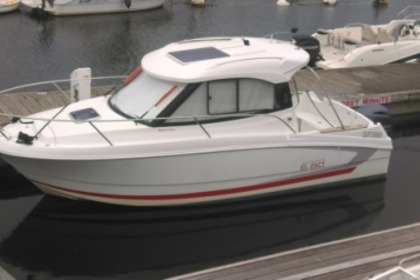 Charter Motorboat Beneteau Antares 6.80 Guilvinec