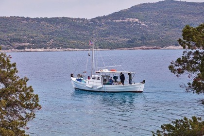 Charter Motorboat Mpelesis Trechantiri Spetses