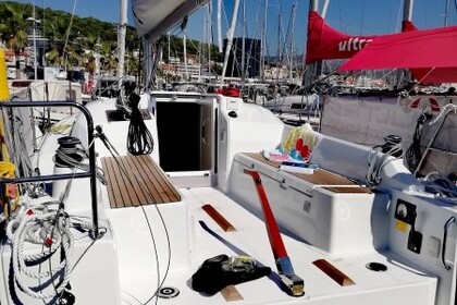 Чартер Парусная яхта Bénéteau Oceanis 30.1 Помер