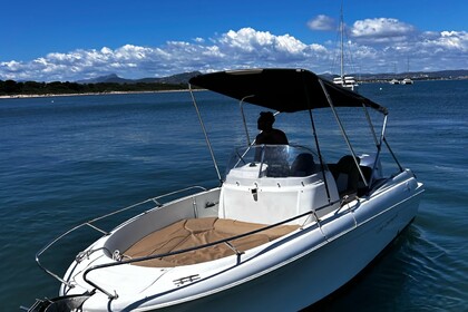 Rental Motorboat Jeanneau Cap Camarat 6.5 Cc Hyères